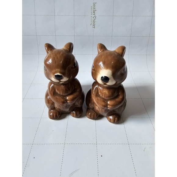 Vintage Ceramic Squirrel Salt & Pepper Shakers Brown Woodland Critters 3.5" - Picture 1 of 3